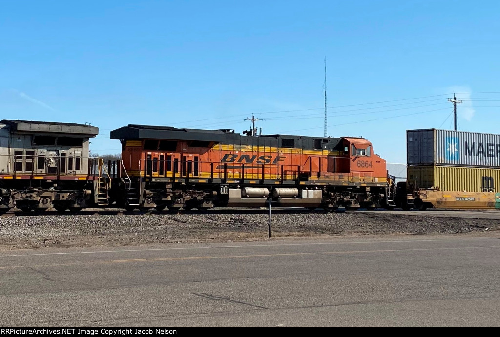 BNSF 6864